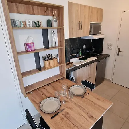 Apartman Avec Parking Prive - Proche Ecoles & Hopital - *