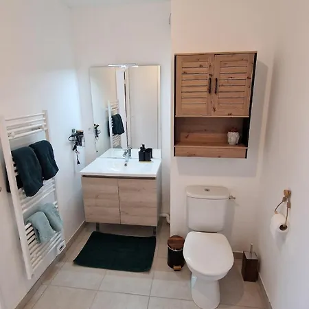 Apartman Avec Parking Prive - Proche Ecoles & Hopital - *