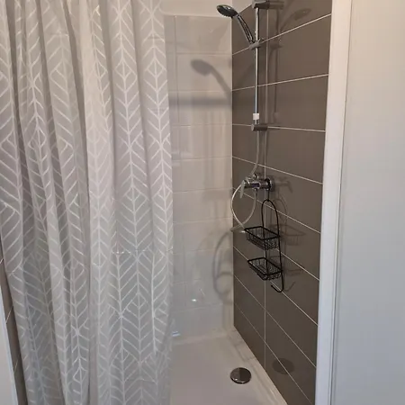 Apartman Avec Parking Prive - Proche Ecoles & Hopital - Valence