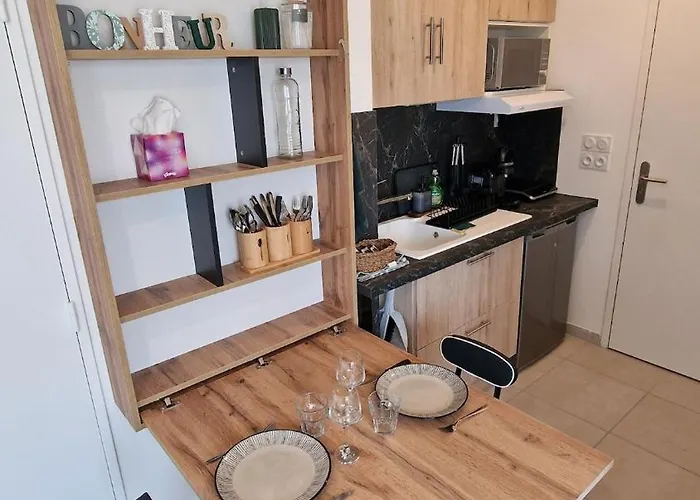 Apartman Avec Parking Prive - Proche Ecoles & Hopital - *