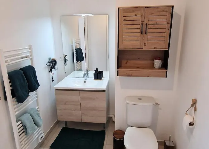 Apartman Avec Parking Prive - Proche Ecoles & Hopital - *